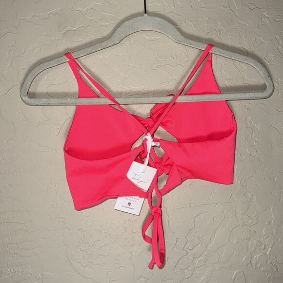 Cora’s kinis Mikonos bottoms and lanai top in hot guava bikini. - Picture 5 of 9